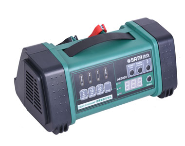 世達(dá)工具AE5808 便攜智能充電機(jī)